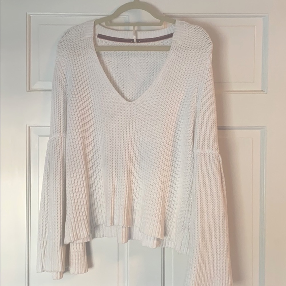 FREE PEOPLE WHITE SWEATER size L